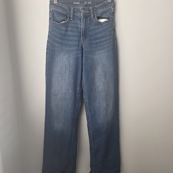 Old Navy Women's Straight Leg Blue Jeans - Picture 2 of 9